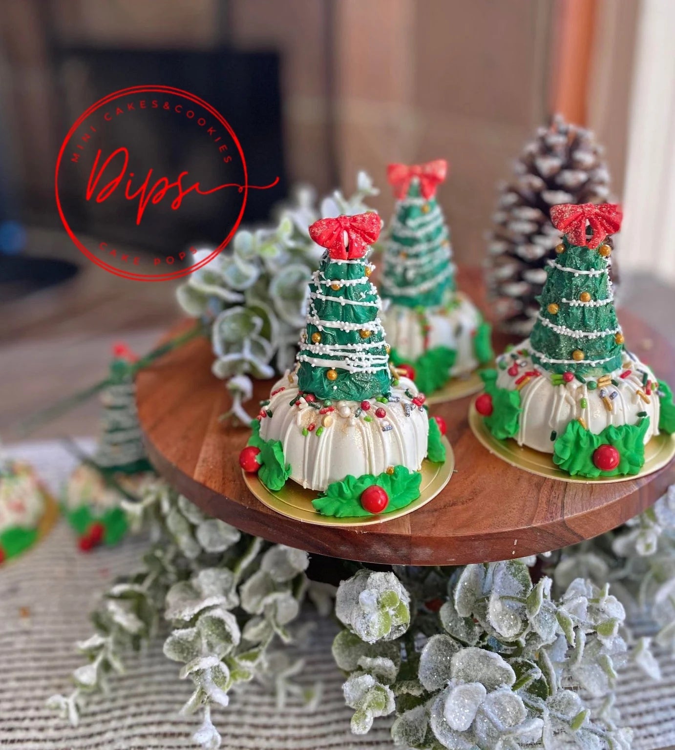 Christmas Tree Mini bundt Cakes, Christmas tree Mini cakes, Christmas Cake Pops