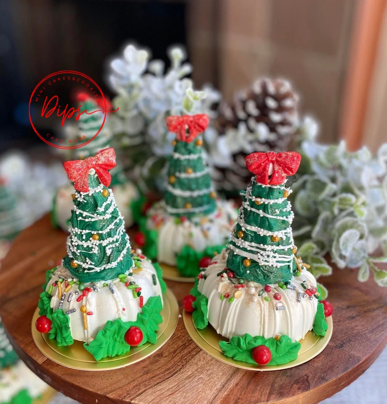 Christmas Tree Mini bundt Cakes, Christmas tree Mini cakes, Christmas Cake Pops