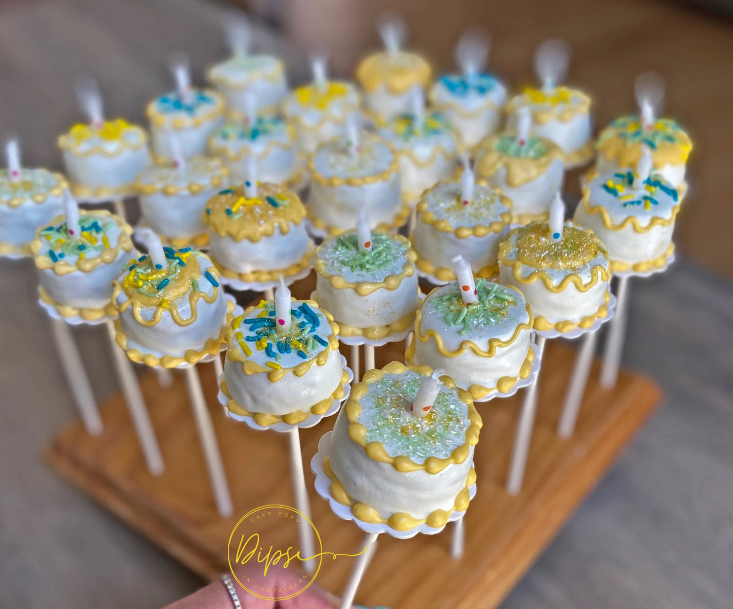 Birthday Cake Pops with Candles, cake pops, custom cake pops, mini cakes