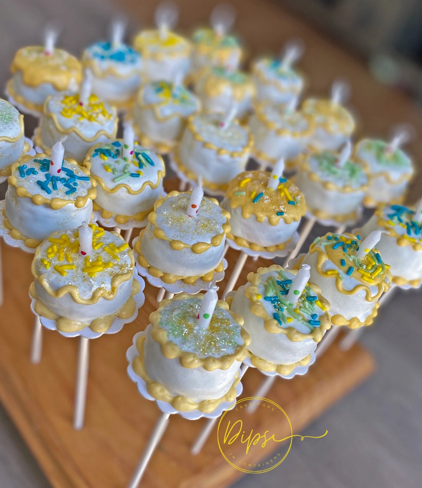 Birthday Cake Pops with Candles, cake pops, custom cake pops, mini cakes