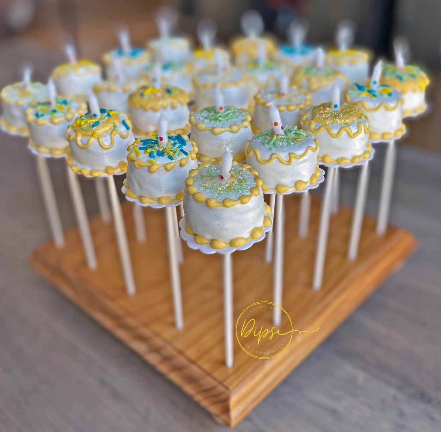 Birthday Cake Pops with Candles, cake pops, custom cake pops, mini cakes