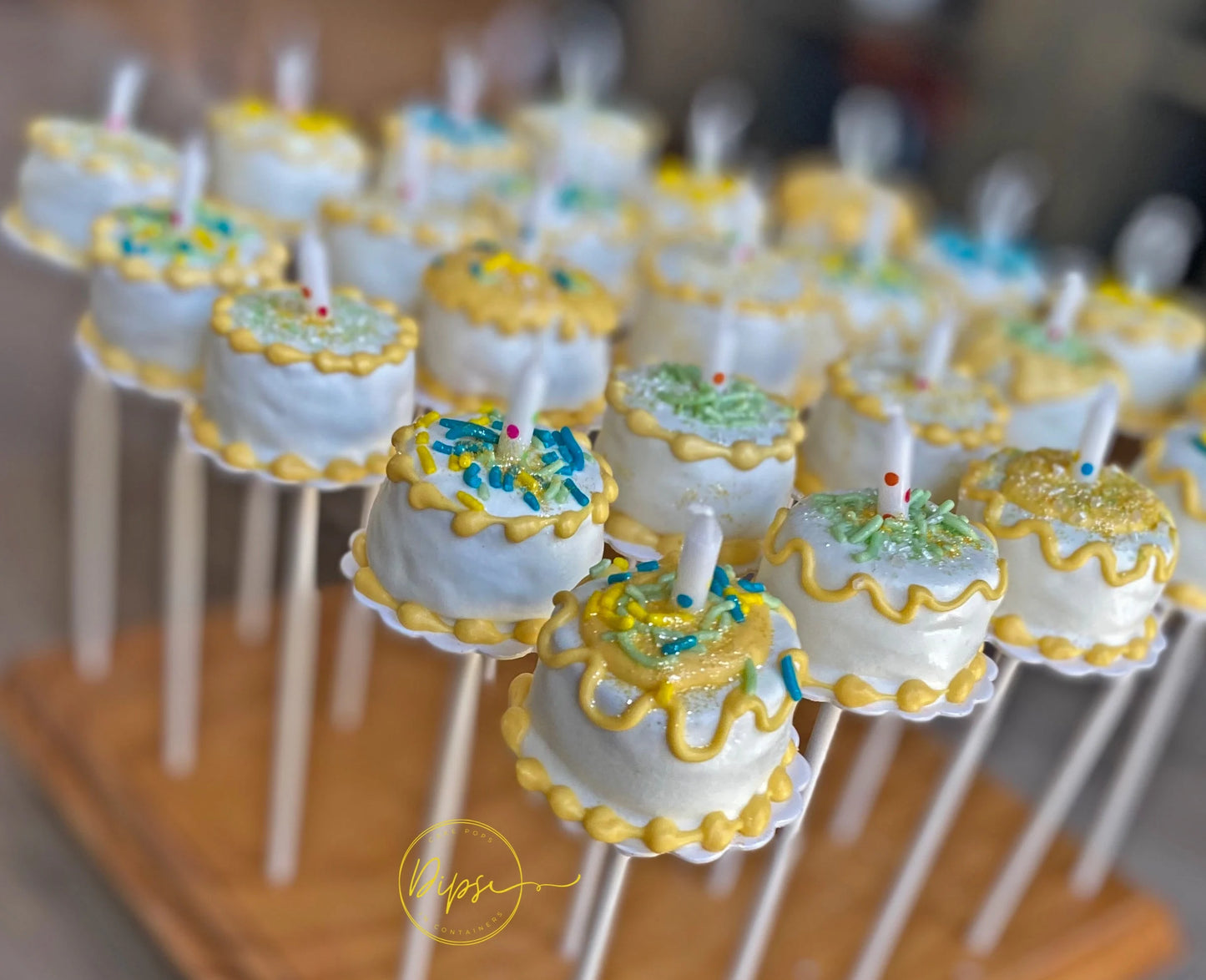 Birthday Cake Pops with Candles, cake pops, custom cake pops, mini cakes