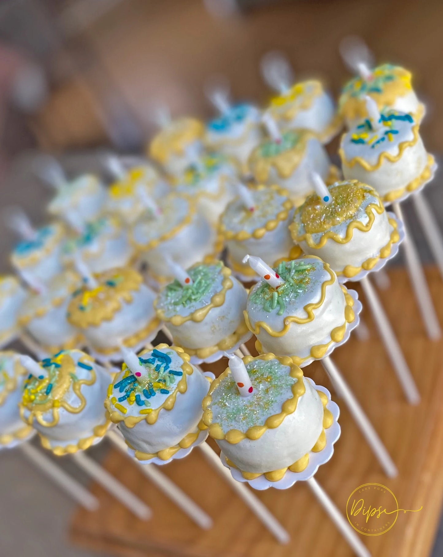 Birthday Cake Pops with Candles, cake pops, custom cake pops, mini cakes
