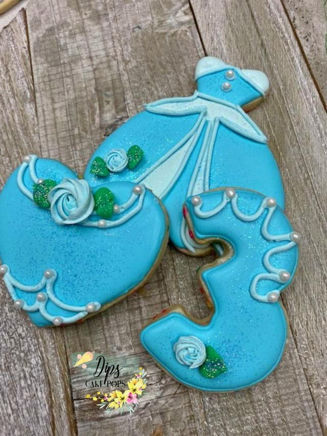 18 Princess themed cookies, Cinderella, Sleeping Beauty, Belle, Rapunzel, Tiana, Snow White