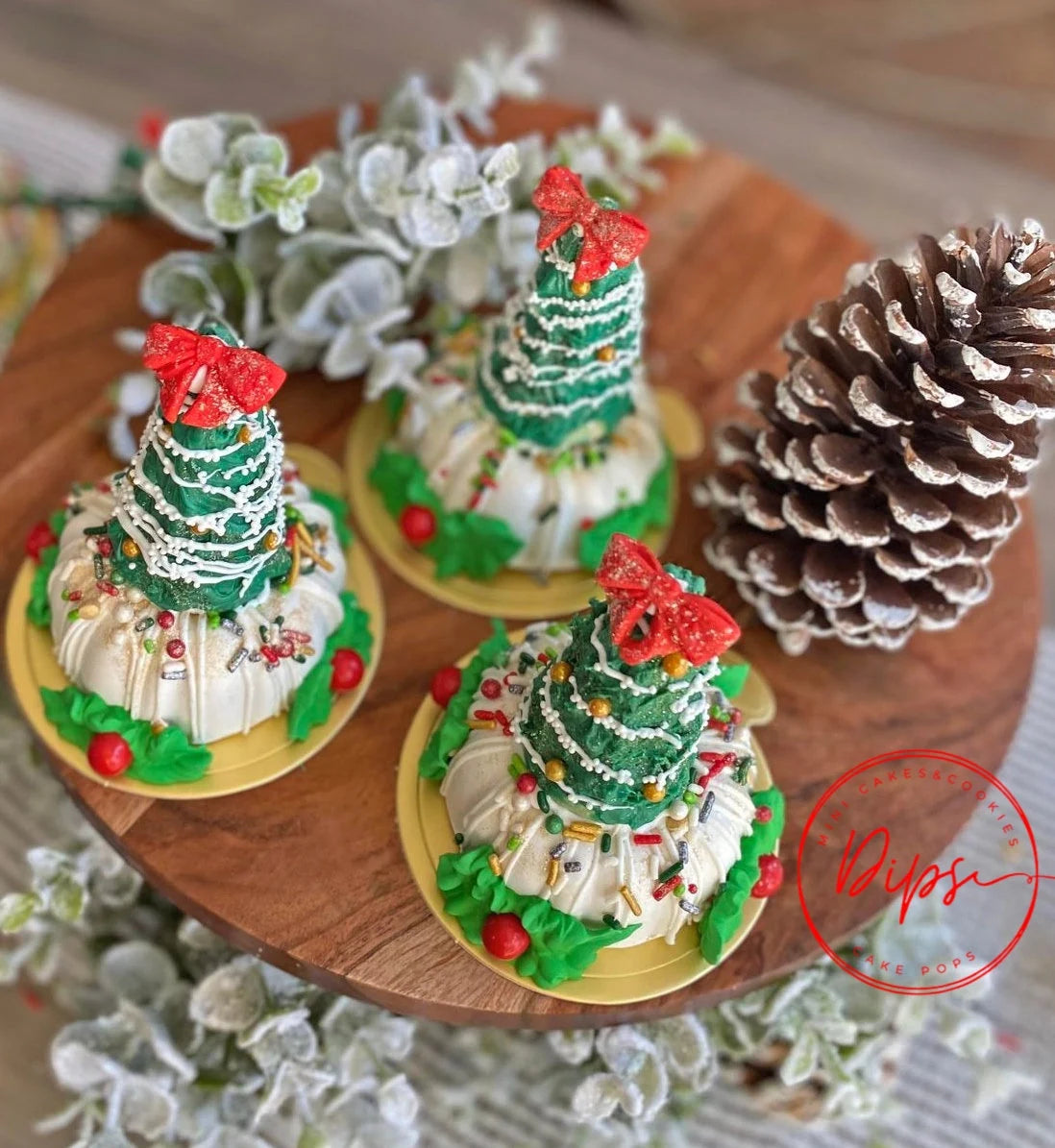 Christmas Tree Mini bundt Cakes, Christmas tree Mini cakes, Christmas Cake Pops