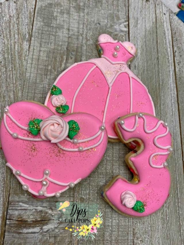 18 Princess themed cookies, Cinderella, Sleeping Beauty, Belle, Rapunzel, Tiana, Snow White