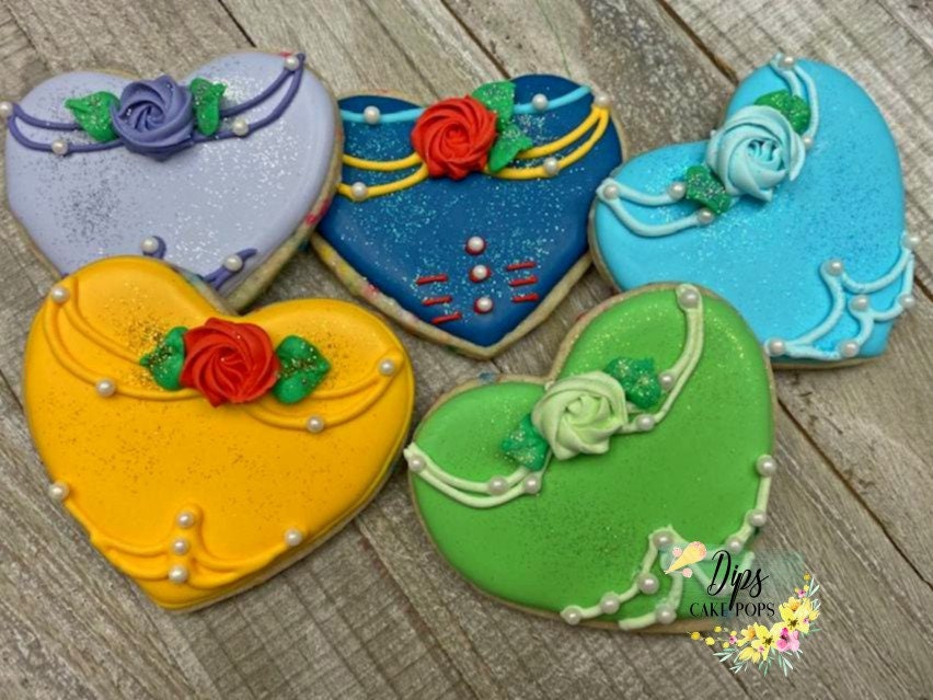 18 Princess themed cookies, Cinderella, Sleeping Beauty, Belle, Rapunzel, Tiana, Snow White